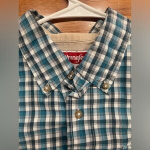Wrangler Men’s Premium Quality Wrinkle Resist Short Sleeve Plaid Button Up